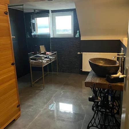 Glueckshirsch - Auszeit Im Gut Riska Apartment *